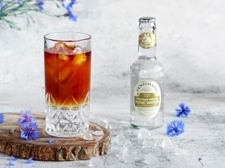 Herbata z alkoholem - jak je łączyć?